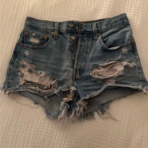 Levi 501 shorts size 25